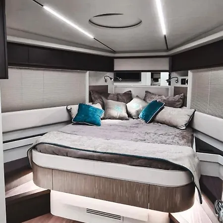 Botel Luxury Private Yacht *