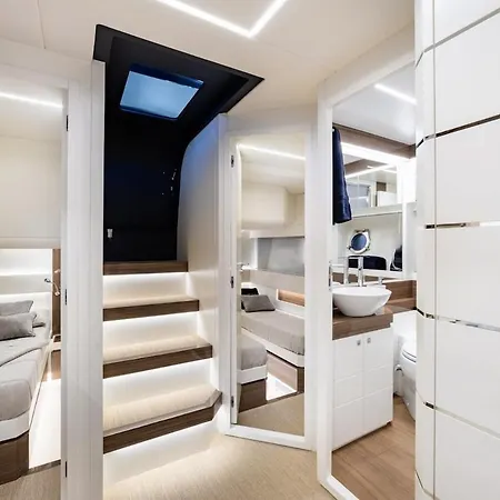 Luxury Private Yacht Botel