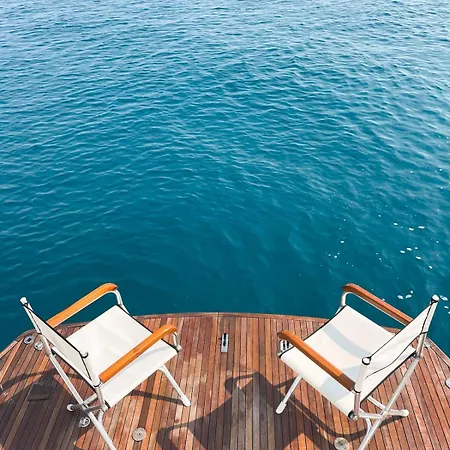 Luxury Private Yacht Botel
