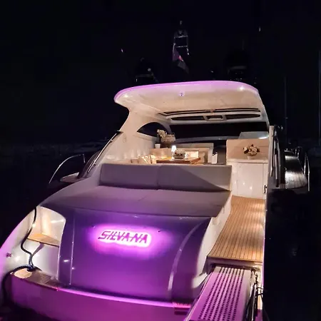 Botel Luxury Private Yacht
