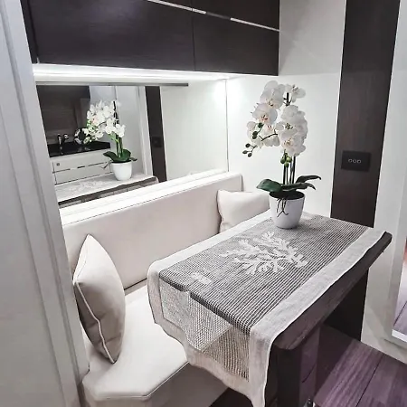 Luxury Private Yacht Botel *