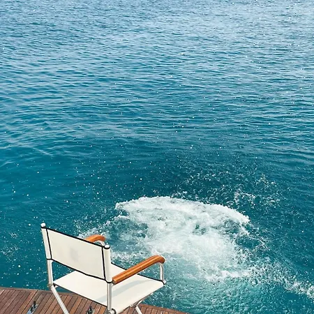 Luxury Private Yacht Botel