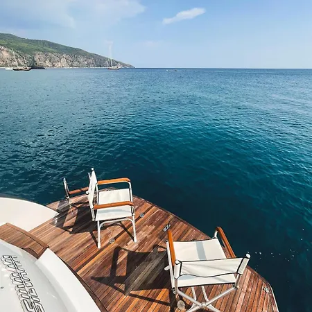 Botel Luxury Private Yacht